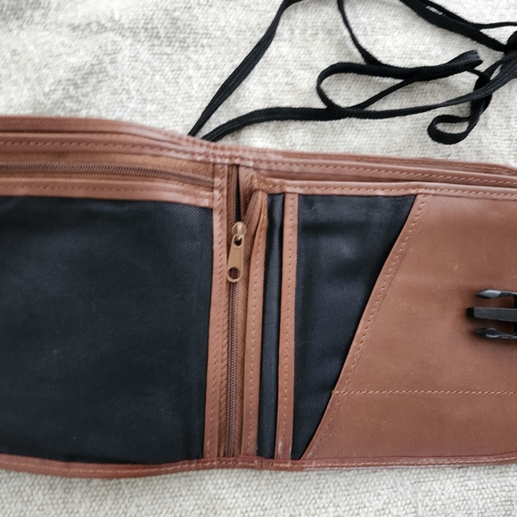 Leather Vintage L.L. Bean Crossbody Bag Travel Organizer & Passport Holder - Picture 3 of 7